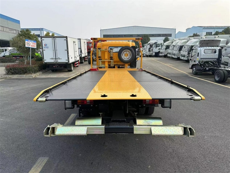 重汽豪沃國(guó)六藍(lán)牌清障車(chē)