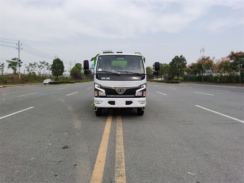 東風多利卡3308軸距洗掃車